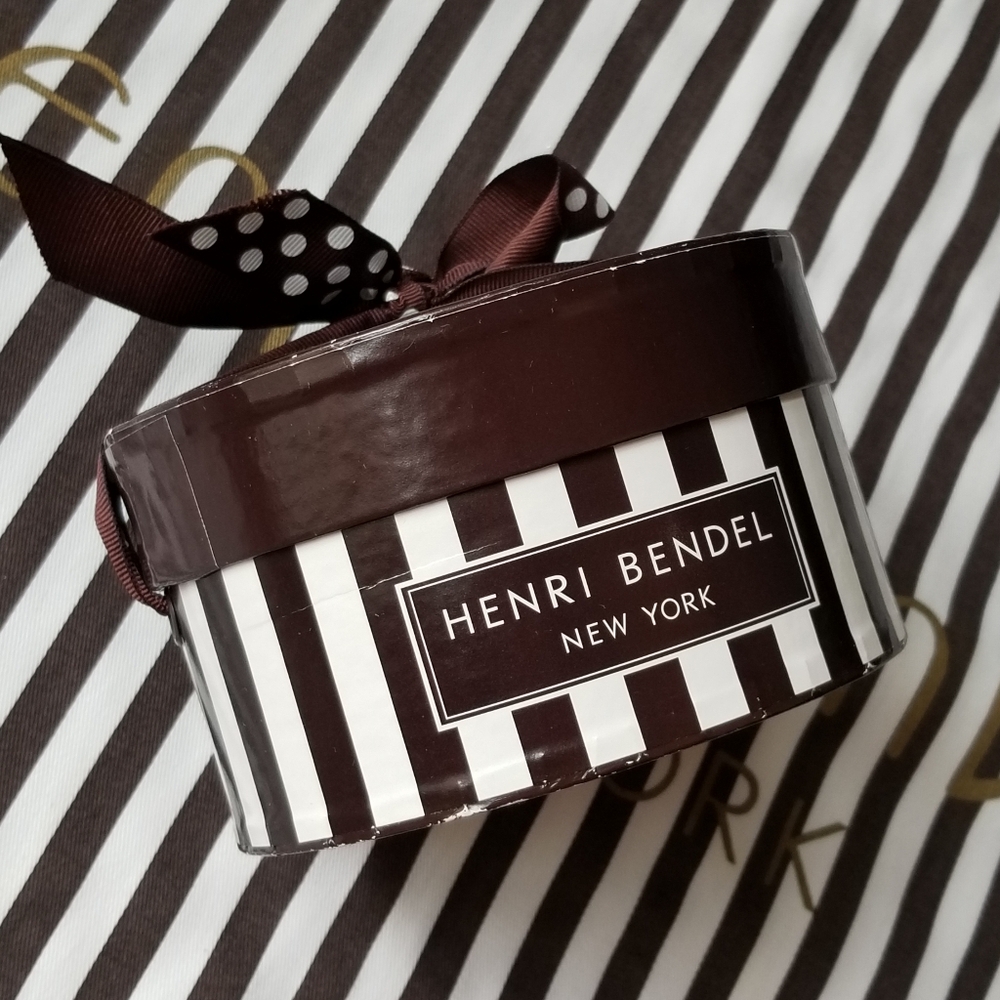❗Henri Bendel Iconic Brown and White Stripe Round Box with Polka Dot Ribbon❗